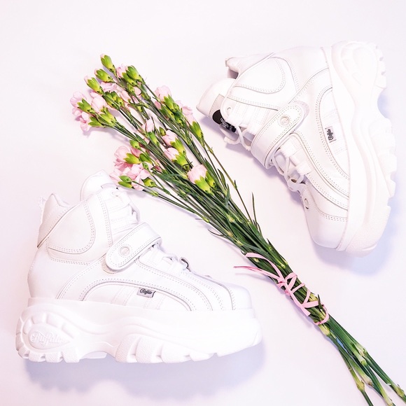 💖 SOLD 💖 Buffalo London Classic Hightop Trainers - Picture 3 of 4